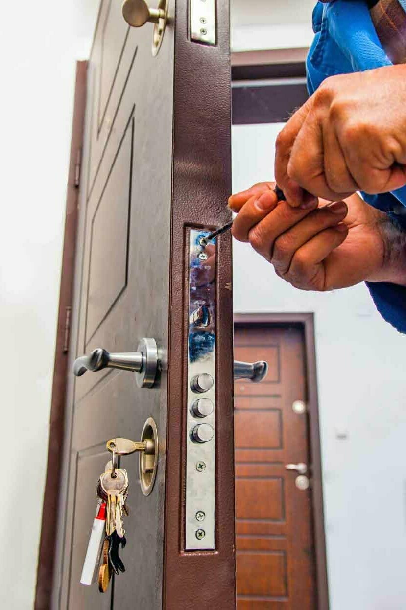 Как происходит вызов мастера на дом для ремонта дверного звонка?